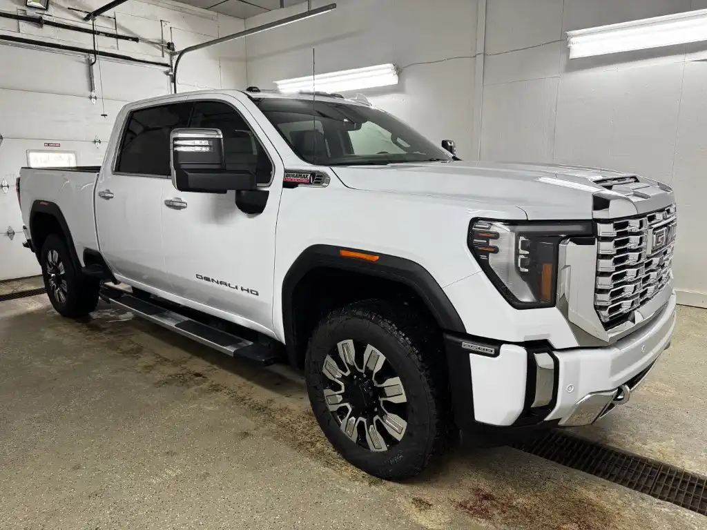 2026 GMC Sierra 4WD Crew Cab Standard Box Denali's photo