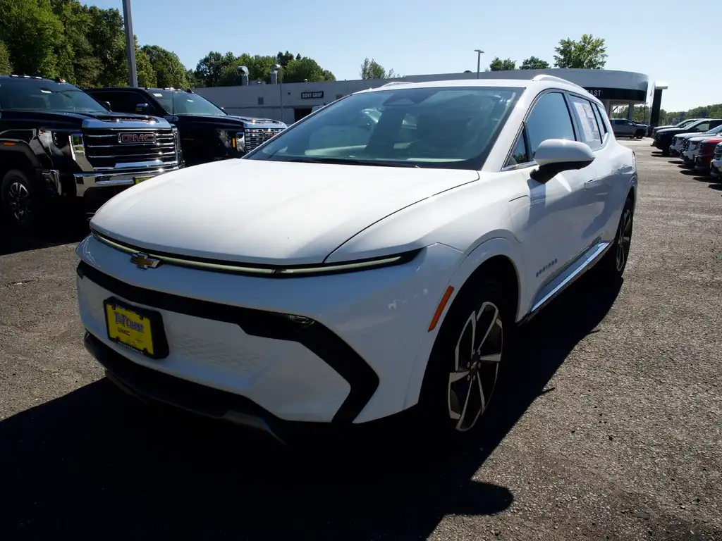 2024 Chevrolet Equinox EV 2LT FWD's photo