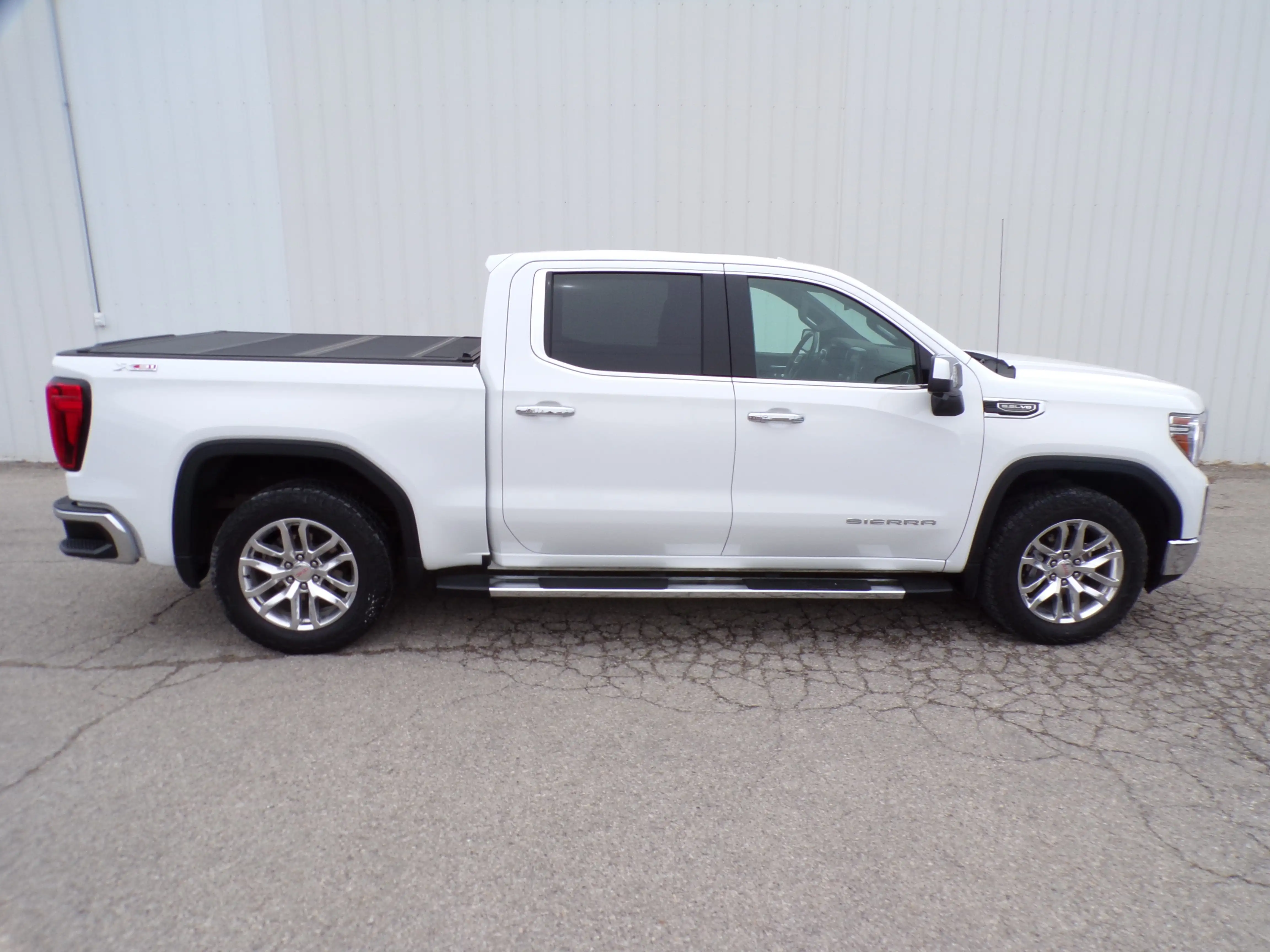 2021 GMC Sierra 4WD Crew Cab Short Box SLT's photo