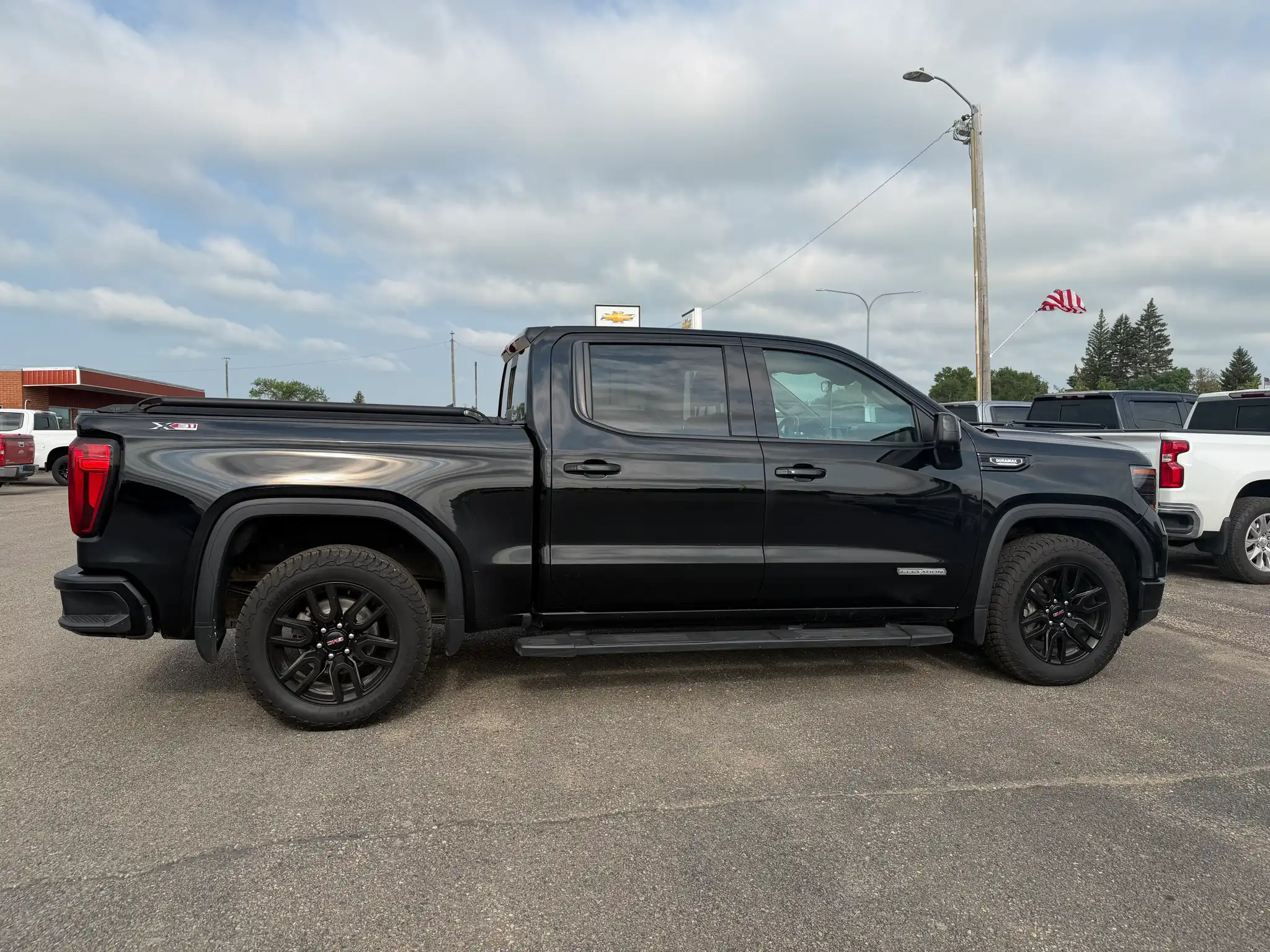 2022 GMC Sierra 4WD Crew Cab Standard Box Elevation's photo