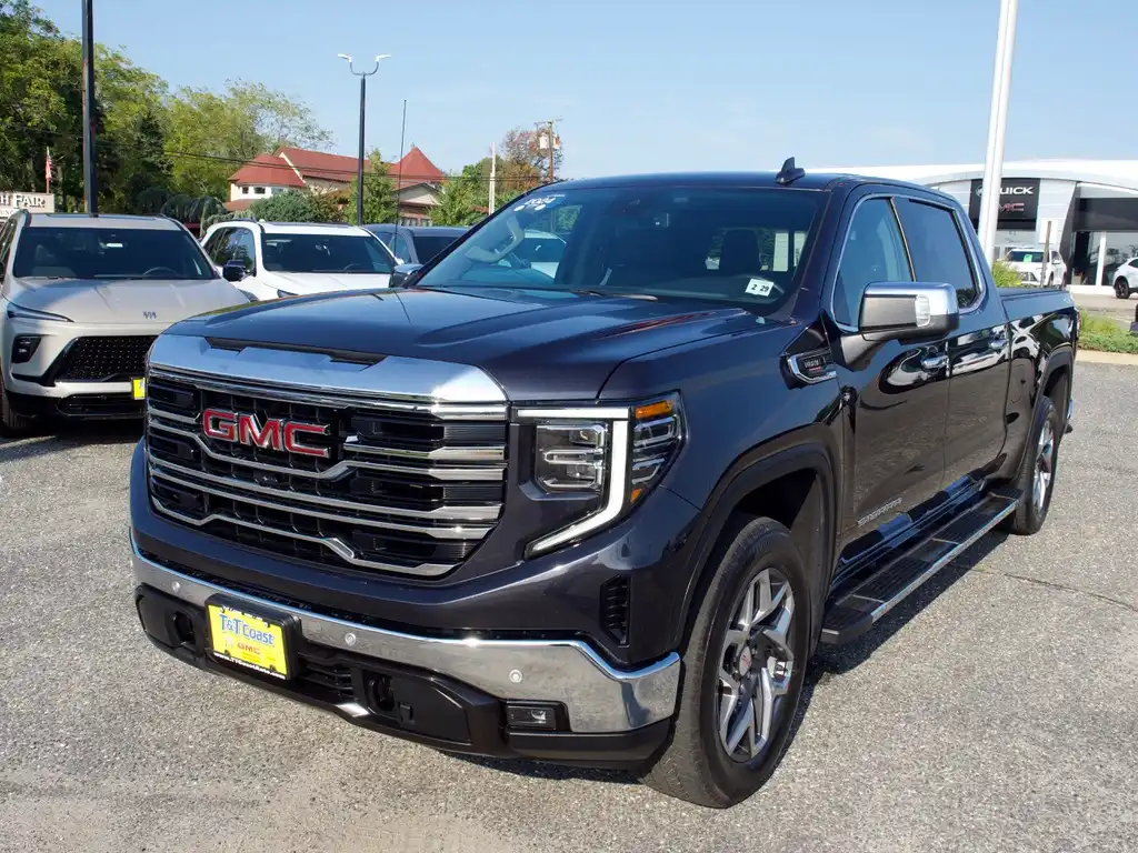 2024 GMC Sierra SLT 4WD Crew Cab Standard Box's photo
