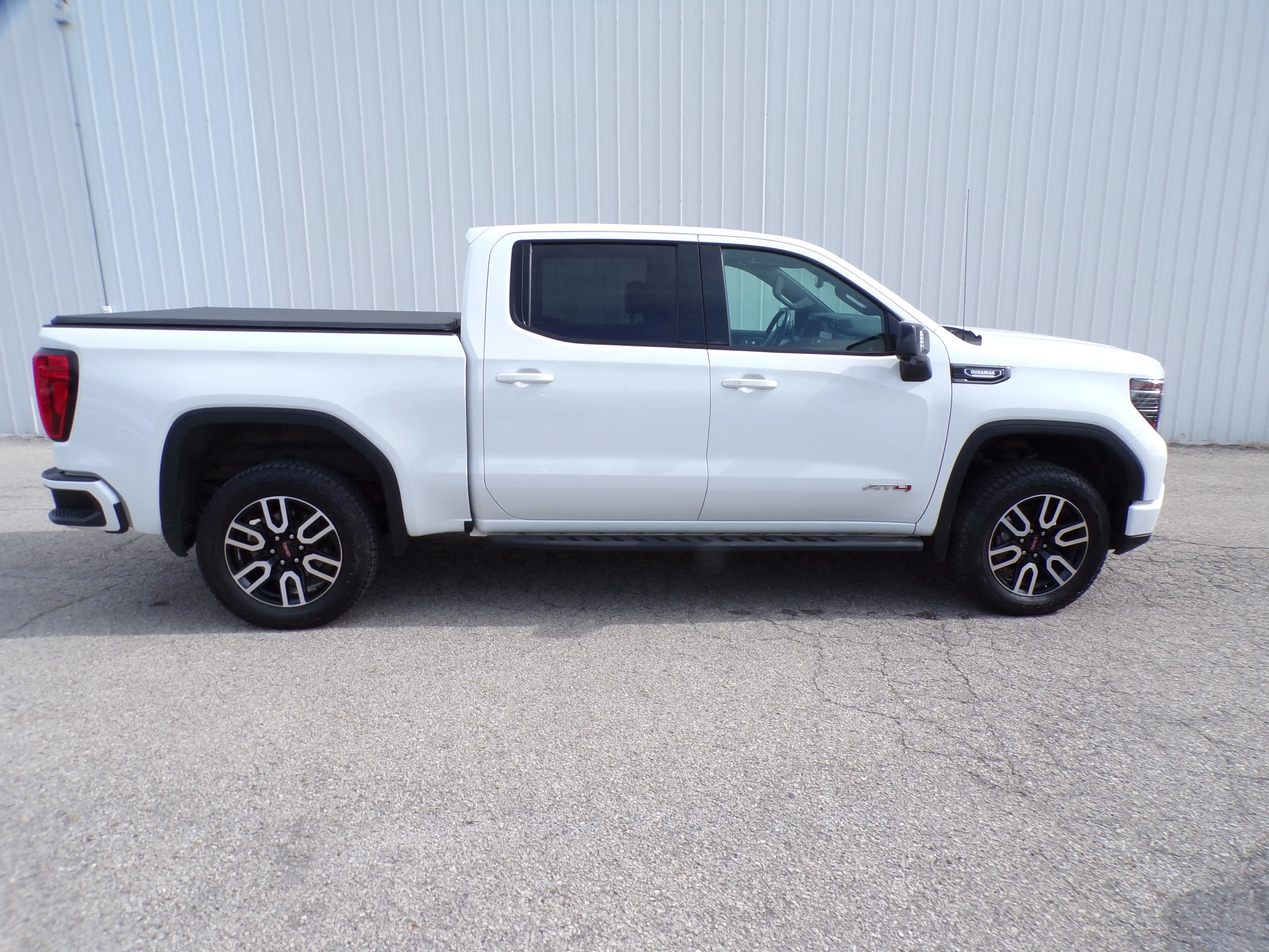 2023 GMC Sierra 4WD Crew Cab Short Box AT4's photo