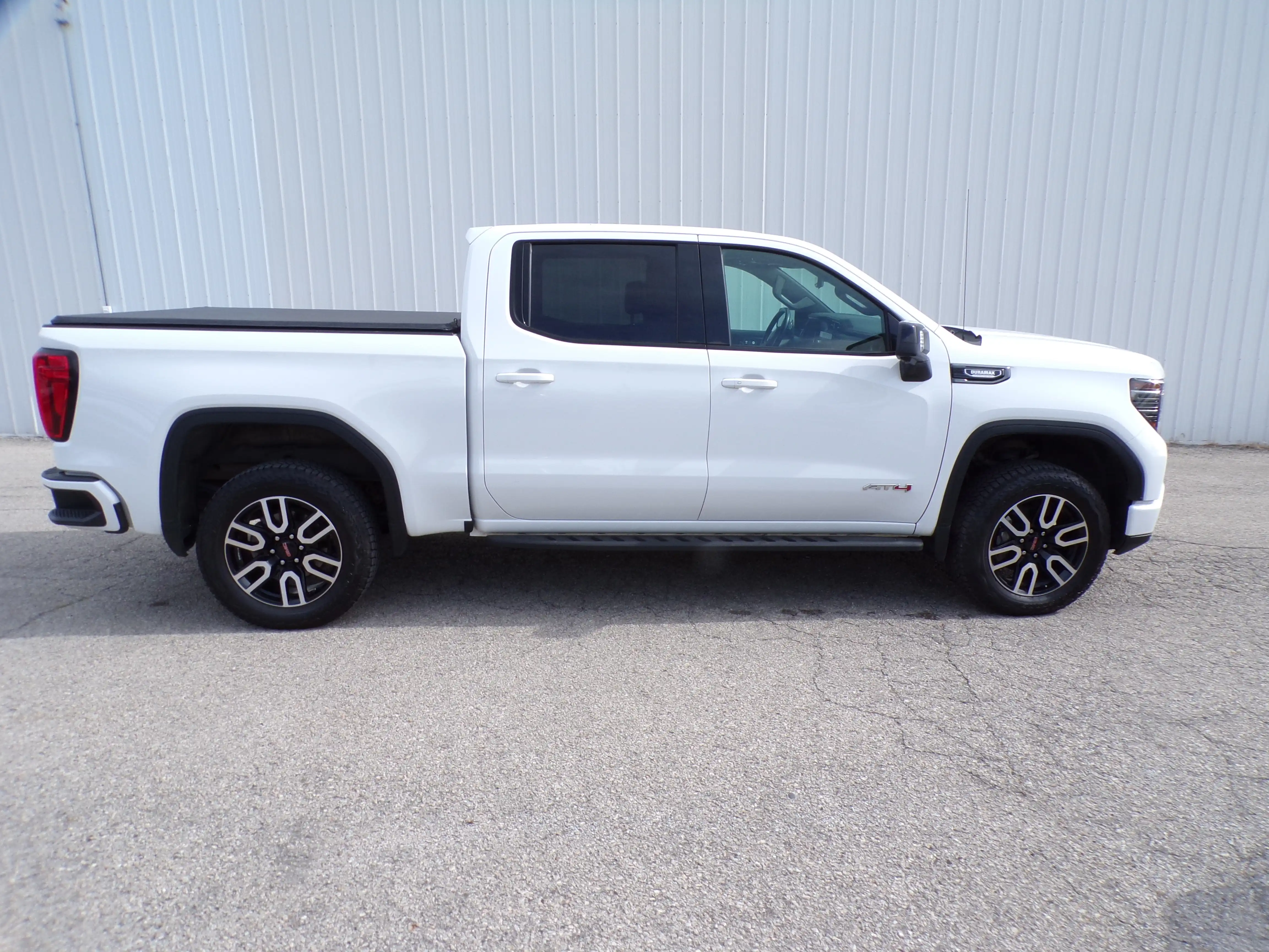 2023 GMC Sierra 4WD Crew Cab Short Box AT4's photo