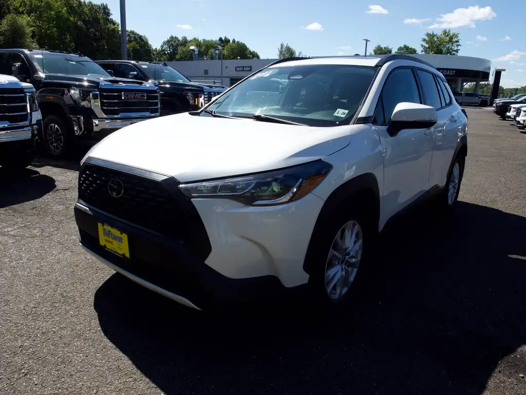 2023 Toyota Corolla Cross LE AWD's photo