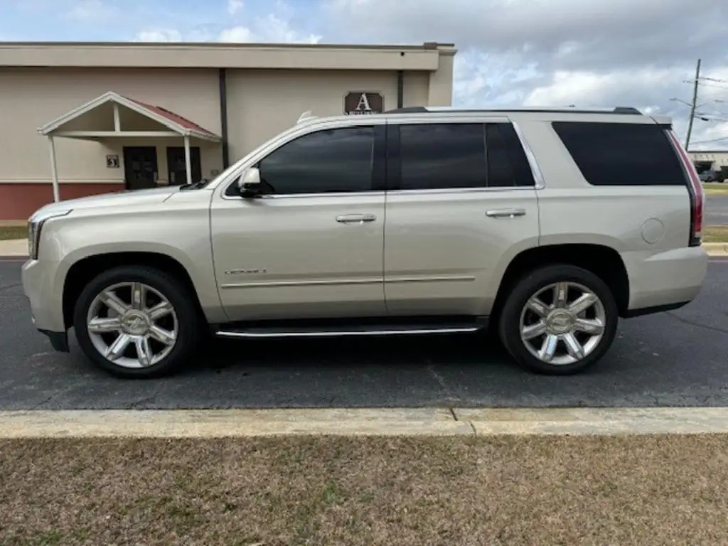 2017 GMC Yukon 4WD Denali's photo