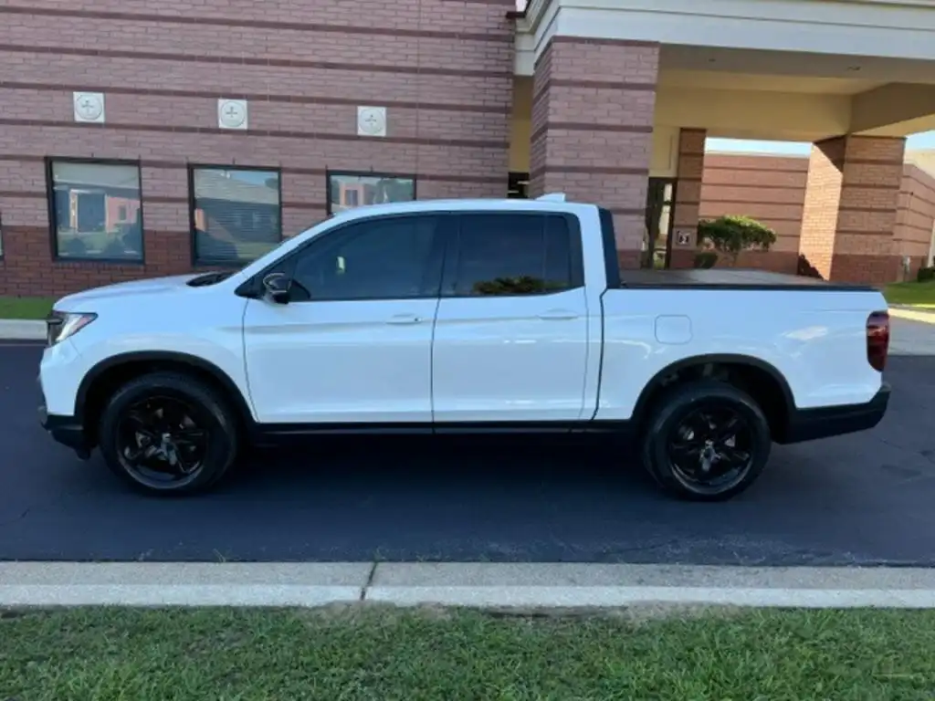 2021 Honda Ridgeline Black Edition's photo