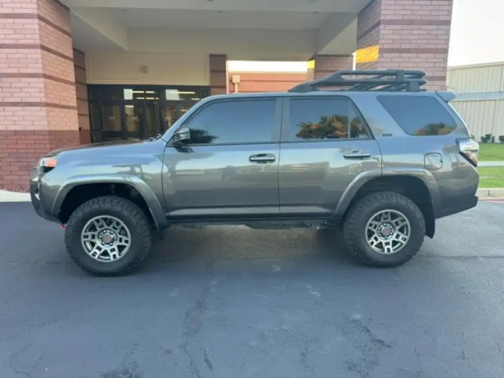 2019 Toyota 4Runner SR5 4x4 V6's photo