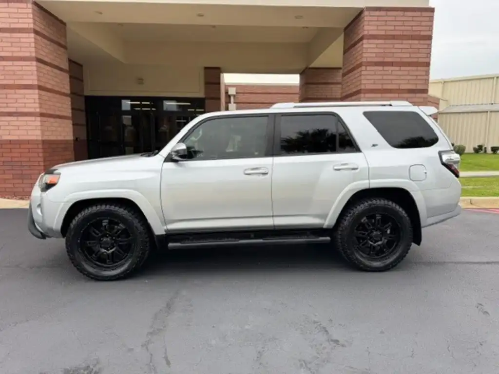 2018 Toyota 4Runner SR5 V6's photo