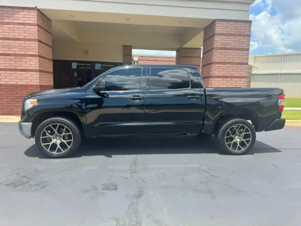 2015 Toyota Tundra 5.7 Auto 4WD FFV SR5 Crew Max's photo