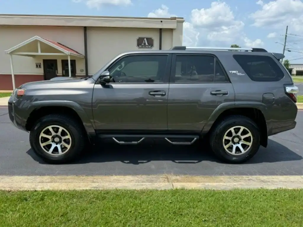 2018 Toyota 4Runner Off-Road 4x4 V6's photo