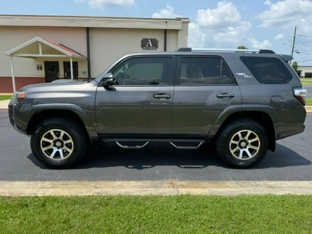 2018 Toyota 4Runner Off-Road 4x4 V6's photo