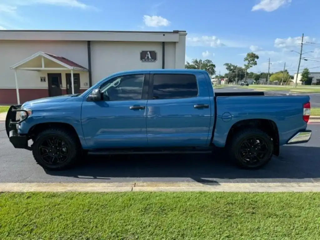 2019 Toyota Tundra SR5 5.7L 4WD FFV Crew Max Short Bed's photo