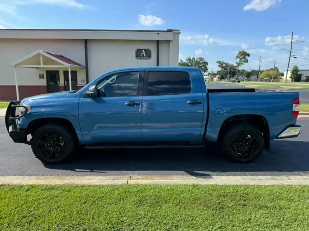 2019 Toyota Tundra SR5 5.7L 4WD FFV Crew Max Short Bed's photo