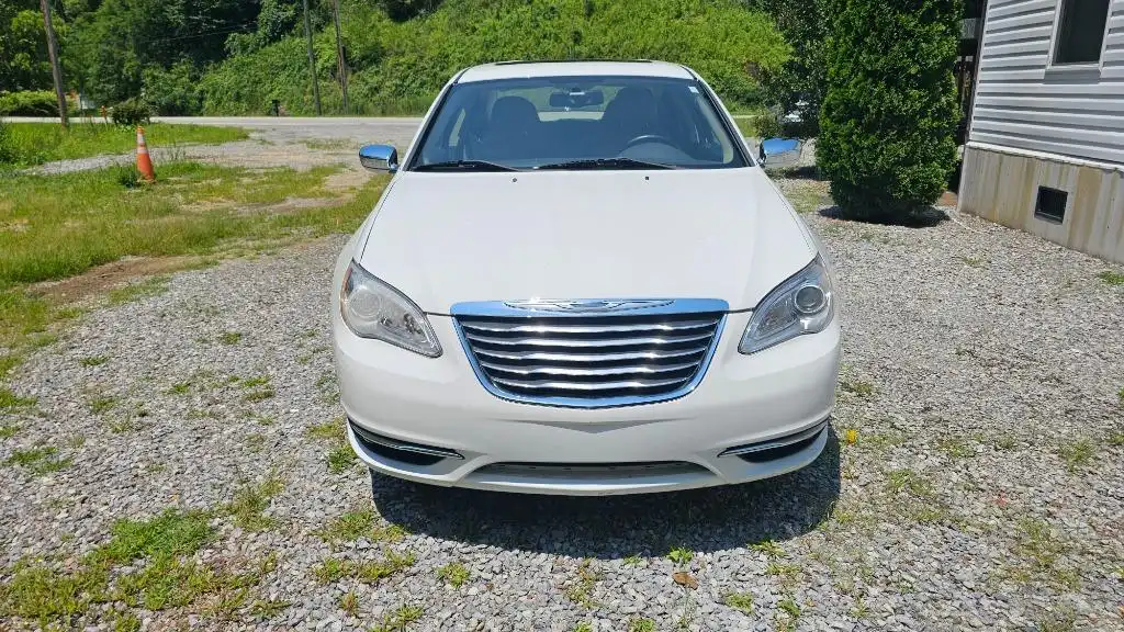 2012 Chrysler 200 Limited's photo