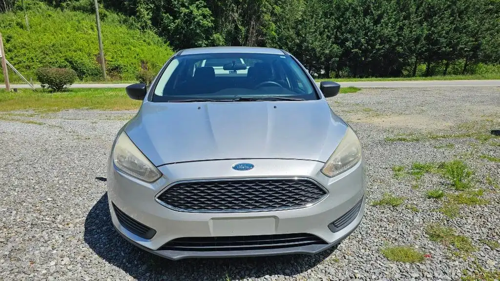 2017 Ford Focus Sedan S's photo