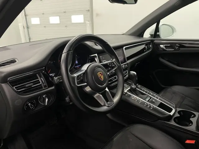 2021 Porsche Macan Base photo 4