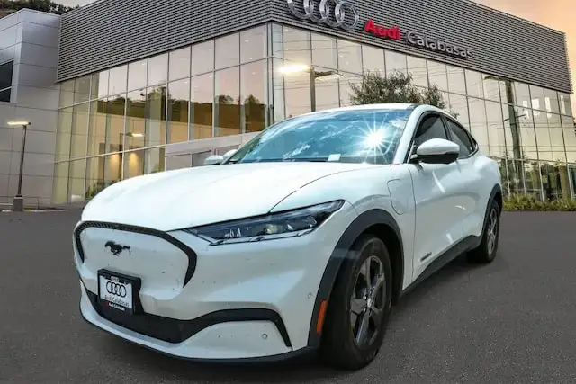 2021 Ford Mustang-Mach-e Select's photo