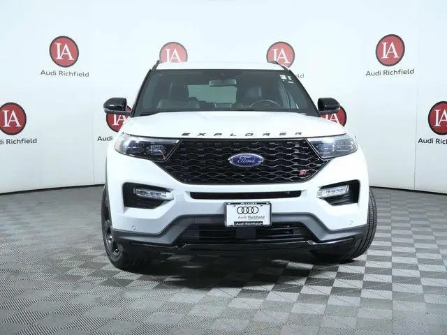 2023 Ford Explorer ST 4WD photo 3