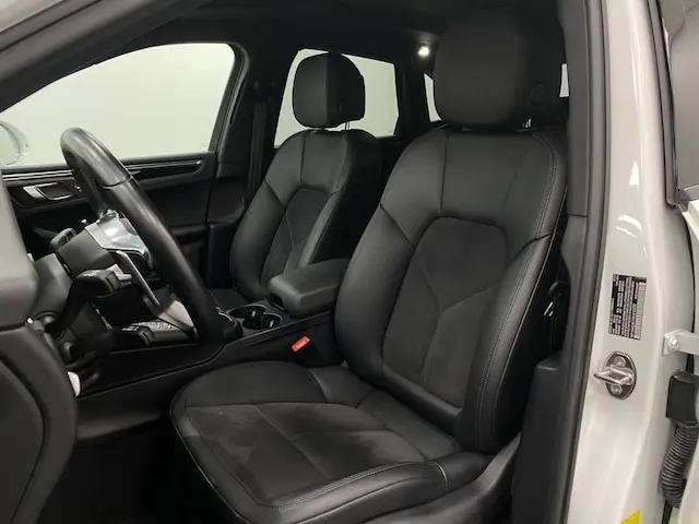 2021 Porsche Macan Base photo 5