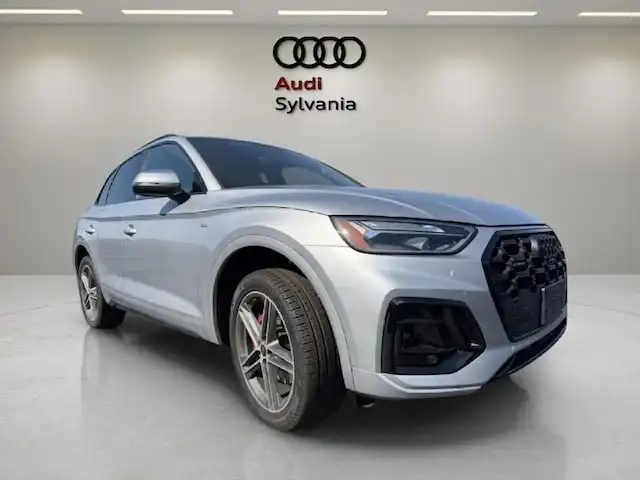 2025 Audi Q5 55 e Premium Plus's photo