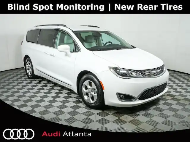 2017 Chrysler Pacifica Touring-L Plus's photo
