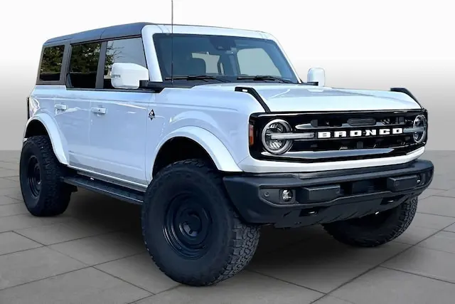 2023 Ford Bronco Outer Banks 4x4 photo 3