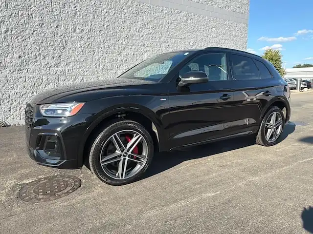 2024 Audi Q5 55 e Premium Plus's photo