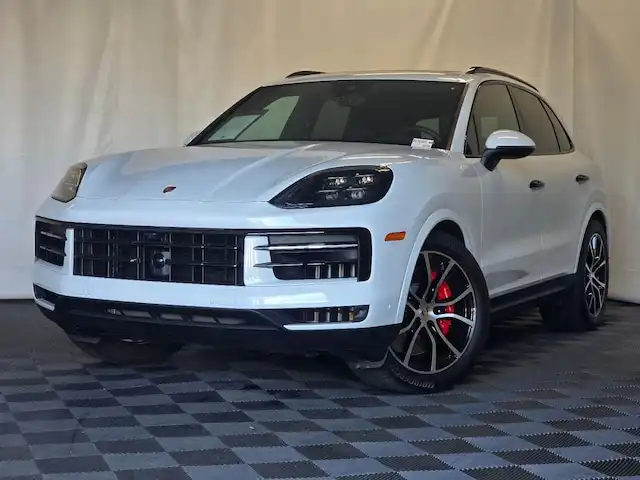 2025 Porsche Cayenne S's photo