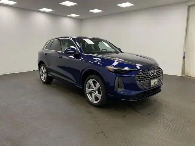 2025 Audi Q5 40 Premium Plus's photo