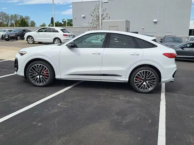 2026 Audi SQ5 Sportback Premium Plus quattro photo 5