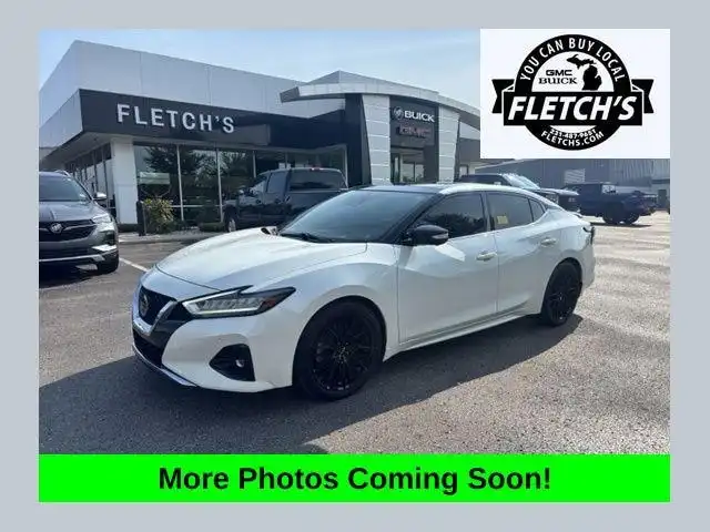 2019 Nissan Maxima SR's photo