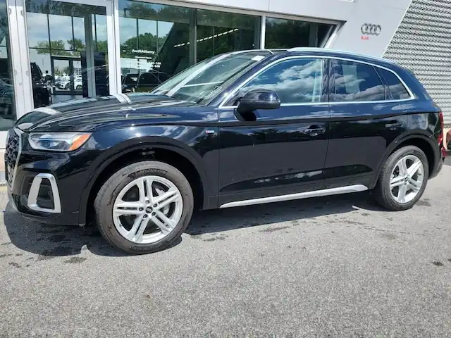 2022 Audi Q5 55 e Premium Plus's photo