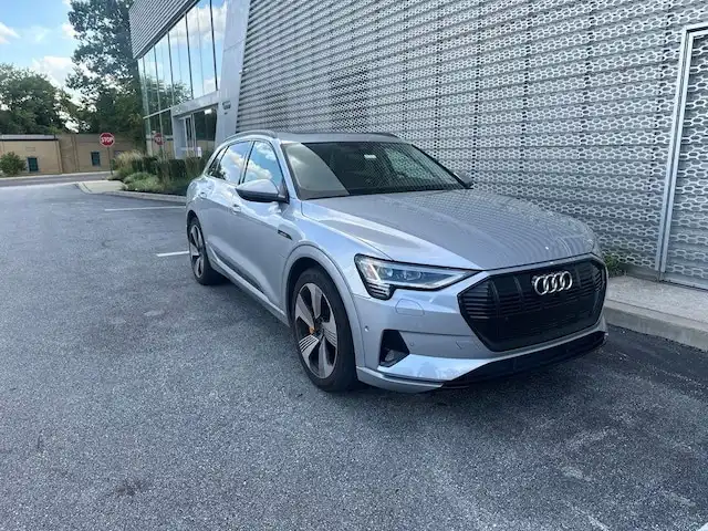 2023 Audi e-tron 95 kWh Premium Plus quattro's photo