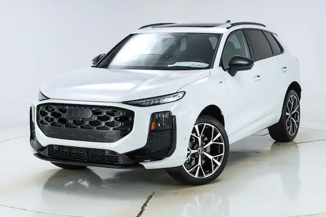 2026 Audi Q3 S line quattro's photo