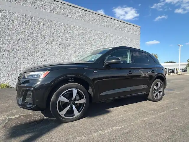 2023 Audi Q5 45 Premium Plus's photo