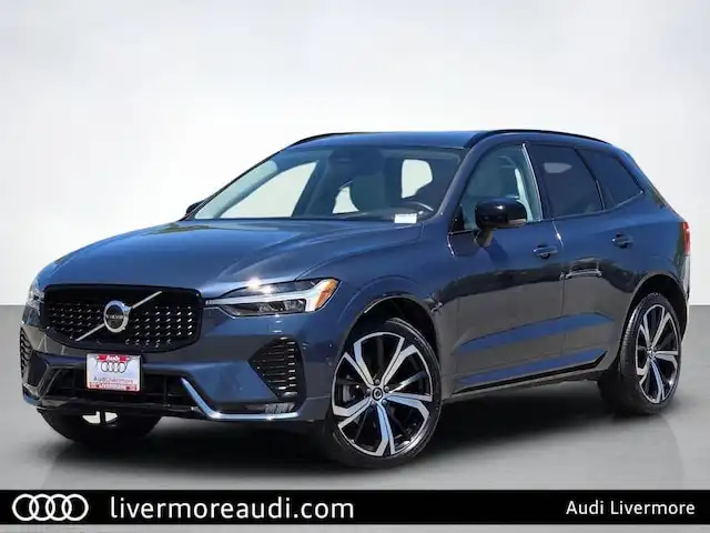 2023 Volvo XC60 B5 Ultimate Dark Theme FWD's photo