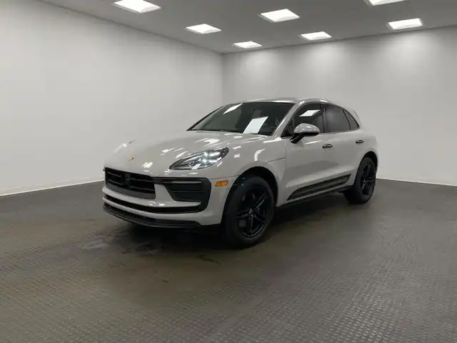 2025 Porsche Macan's photo