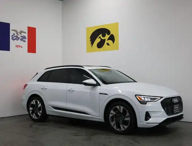 2021 Audi e-tron 95 kWh Premium quattro's photo