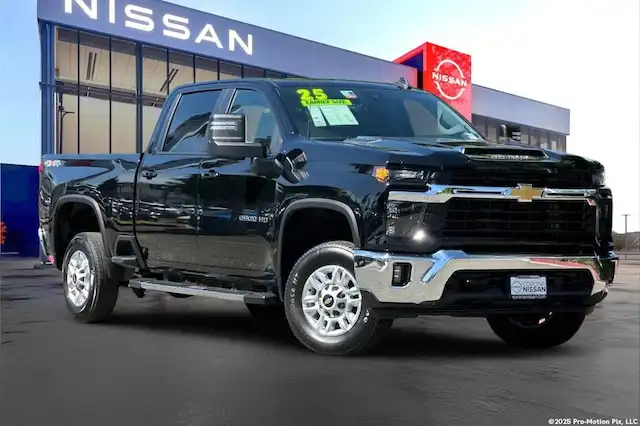 2025 Chevrolet Silverado HD LT 4WD Crew Cab Standard Box's photo