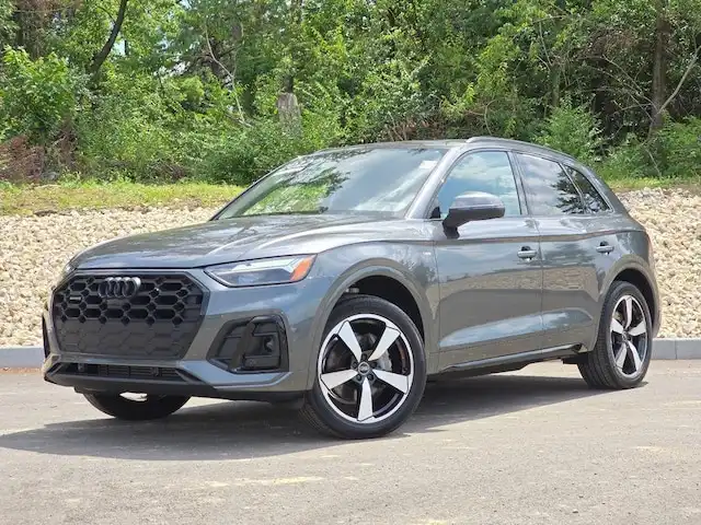 2022 Audi Q5 45 Premium Plus's photo