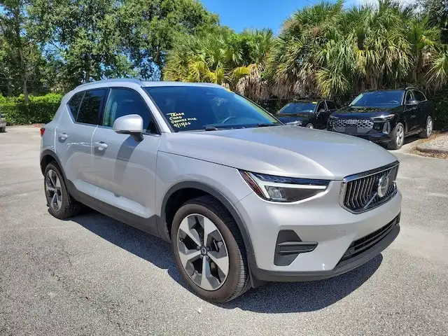2025 Volvo XC40 B5 Core Bright AWD's photo