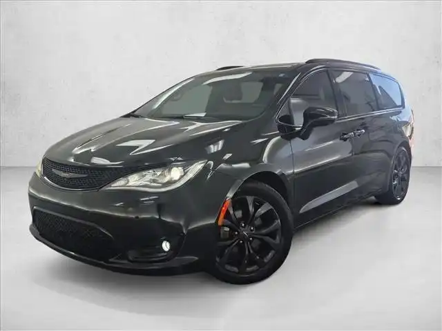 2020 Chrysler Pacifica Limited Red S's photo