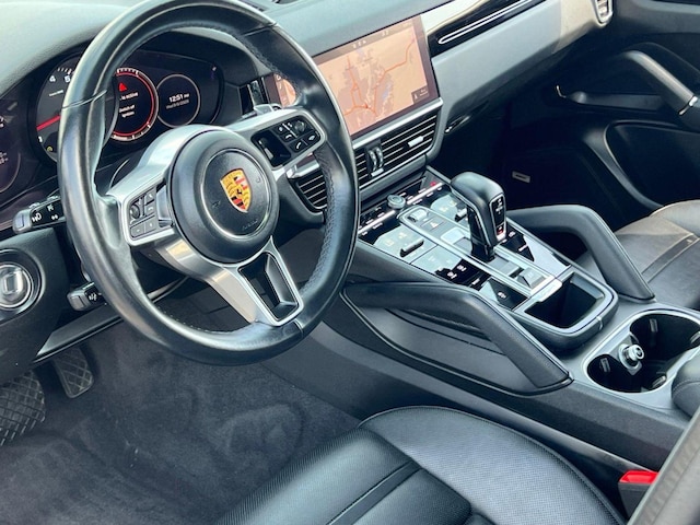 2021 Porsche Cayenne Base photo 3