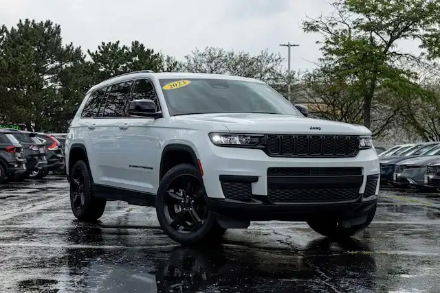 2023 Jeep Grand Cherokee L Altitude 4x4's photo