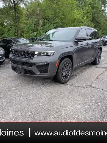 2026 Jeep Grand Cherokee Summit 4x4's photo