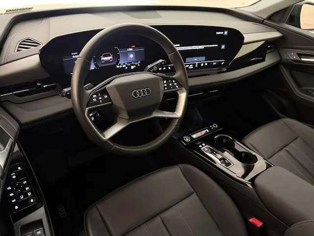 2025 Audi Q6 e-tron Premium quattro photo 4