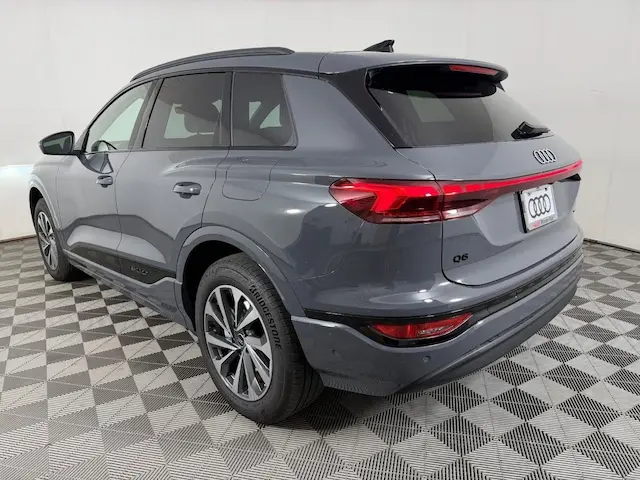 2025 Audi Q6 e-tron Premium quattro photo 3