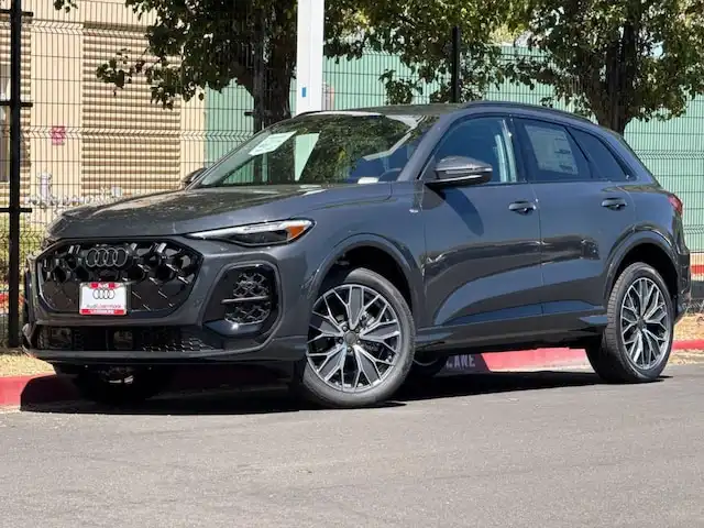 2026 Audi Q5 Premium Plus quattro's photo