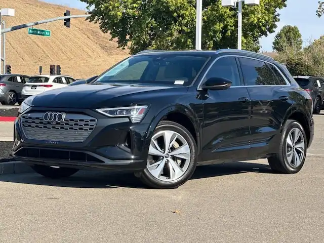 2024 Audi Q8 e-tron 114 kWh Premium Plus quattro 55's photo