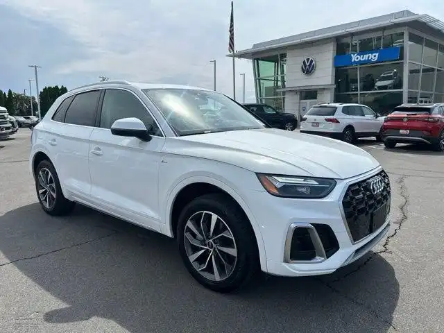 2024 Audi Q5 45 Premium Plus's photo